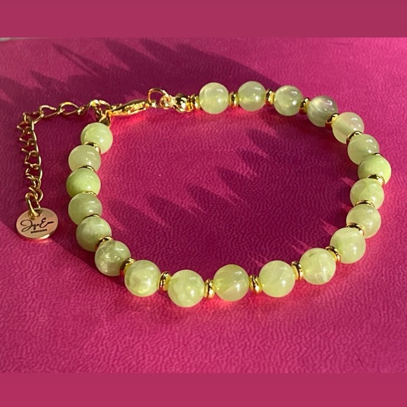 Green aventurine healing Bead Bracelet with gold accent spacers and clasp - Picture 5 of 5
